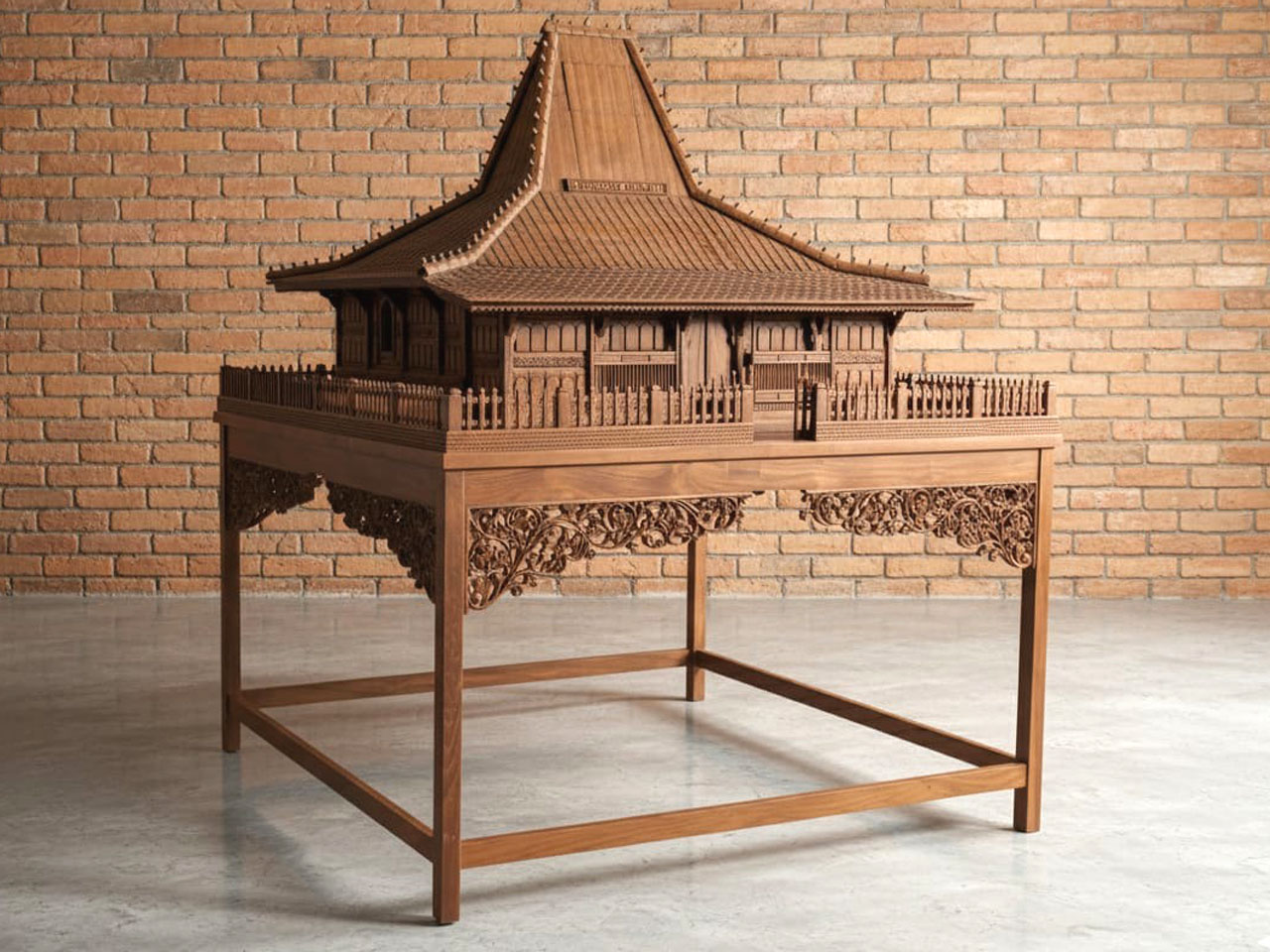 Miniatur Rumah Joglo Adat Kudusan