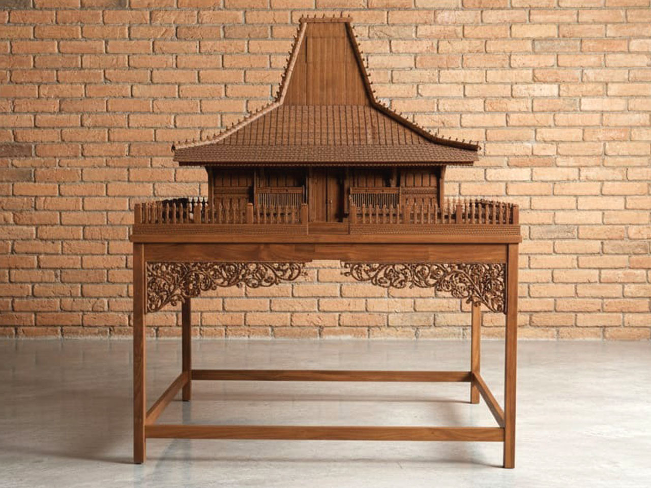 Miniatur Rumah Joglo Adat Kudusan